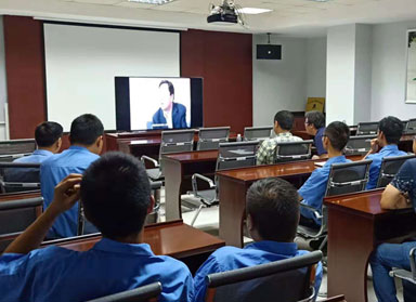 县工商联与尼尔党支部观看警示教育片