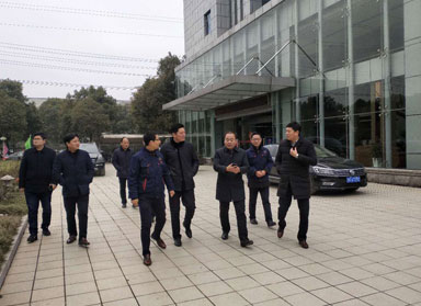 县委副书记顾长荣新年走访尼尔