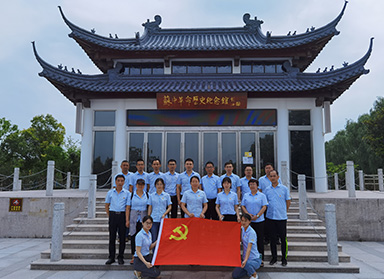 尼尔组织党员干参观红枫园红色教育基地