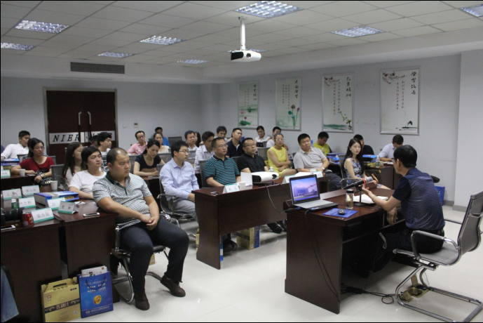 公司董事长、总经理张爱臣向大家介绍公司企业文化工作 公司董事长、总经理张爱臣向大家介绍公司企业文化工作