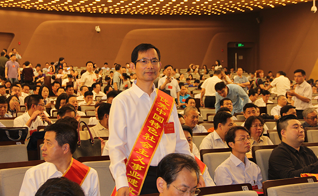 公司董事长、总经理张爱臣获“省优秀中国特色社会主义事业建设者”荣誉称号 公司董事长、总经理张爱臣获“省优秀中国特色社会主义事业建设者”荣誉称号