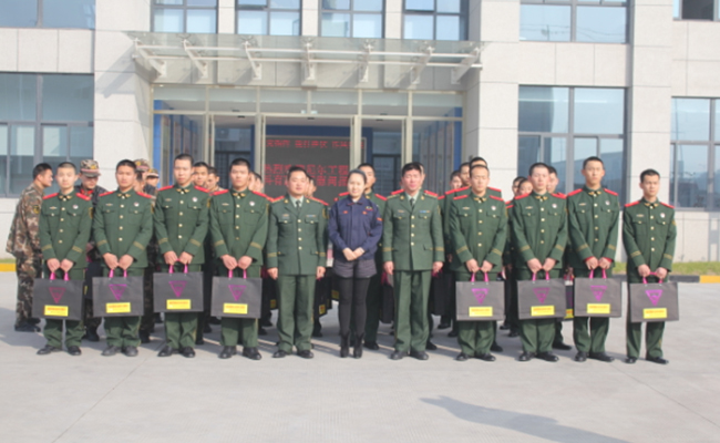 公司慰问县武警部队官兵 公司慰问县武警部队官兵