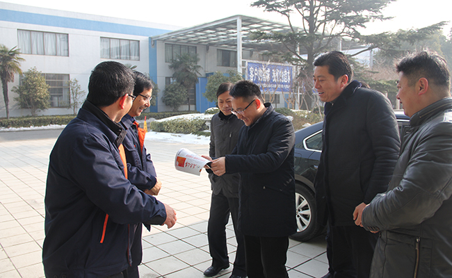 县长佘俊臣走访尼尔