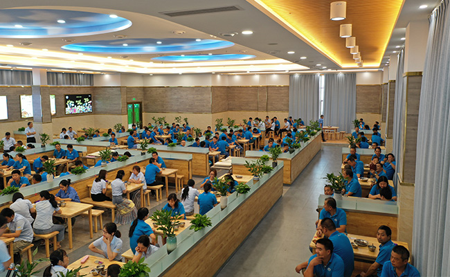 尼尔创建“职工好食堂” 尼尔创建“职工好食堂”